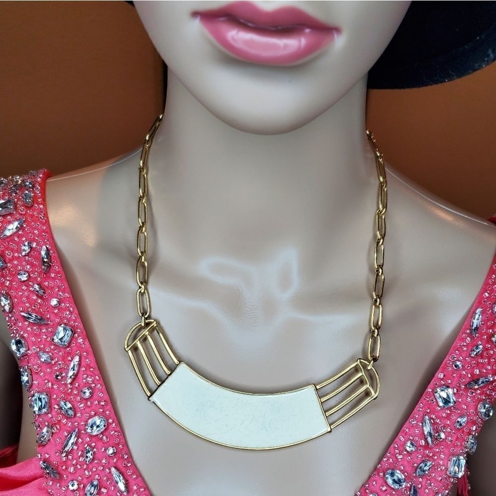 Beautiful vintage monet earrings and necklace set - Picture 7 of 8